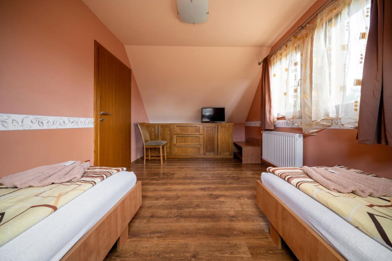 Szenti Vendeghaz Bed and Breakfast Γκιόρ Εξωτερικό φωτογραφία
