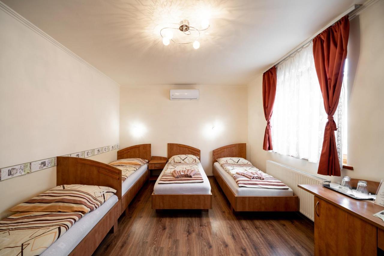 Szenti Vendeghaz Bed and Breakfast Γκιόρ Εξωτερικό φωτογραφία