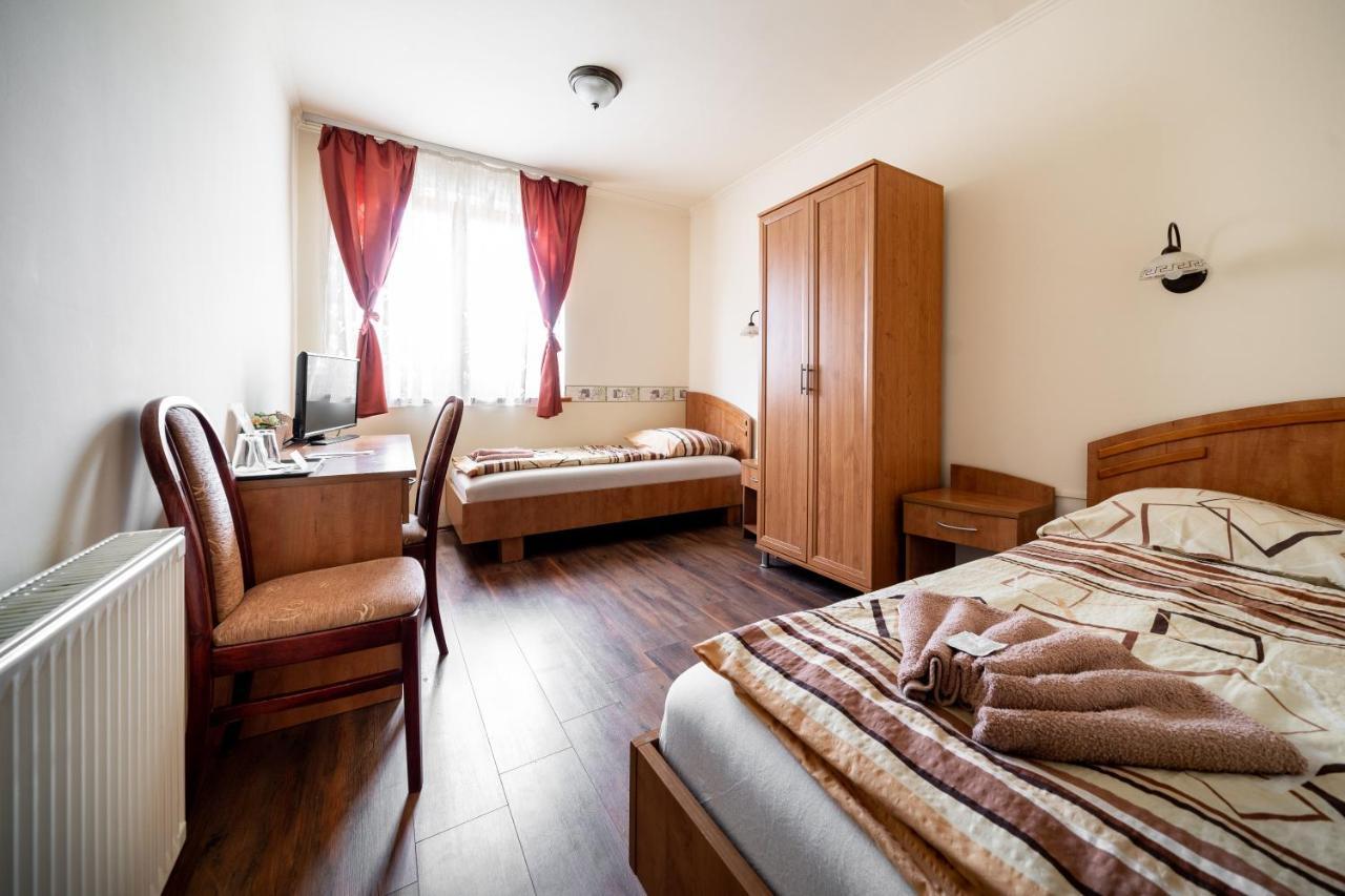 Szenti Vendeghaz Bed and Breakfast Γκιόρ Εξωτερικό φωτογραφία