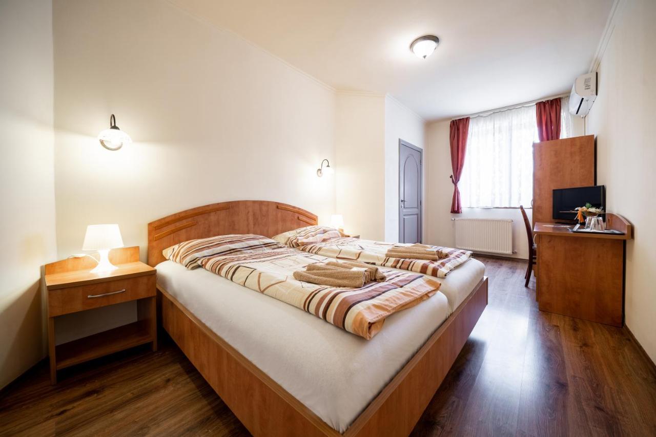 Szenti Vendeghaz Bed and Breakfast Γκιόρ Εξωτερικό φωτογραφία