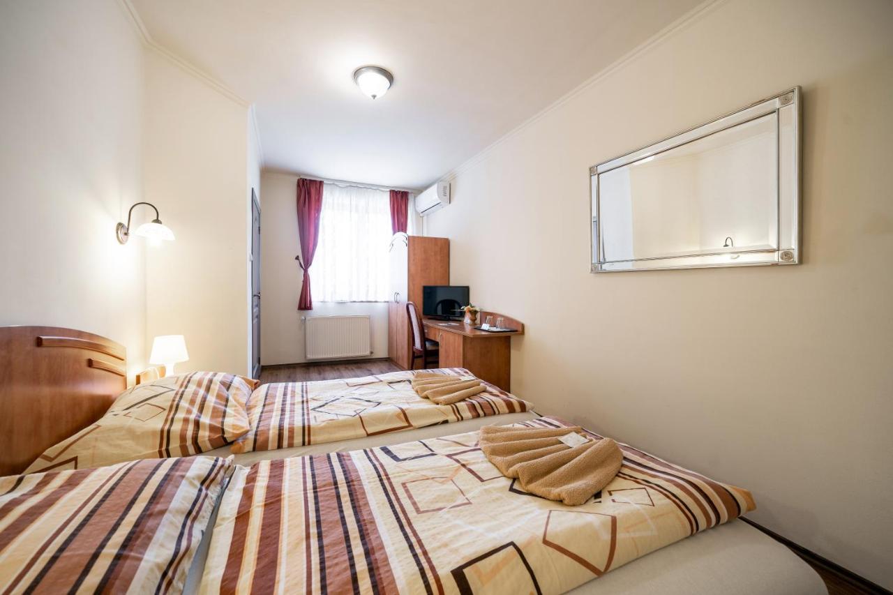 Szenti Vendeghaz Bed and Breakfast Γκιόρ Εξωτερικό φωτογραφία