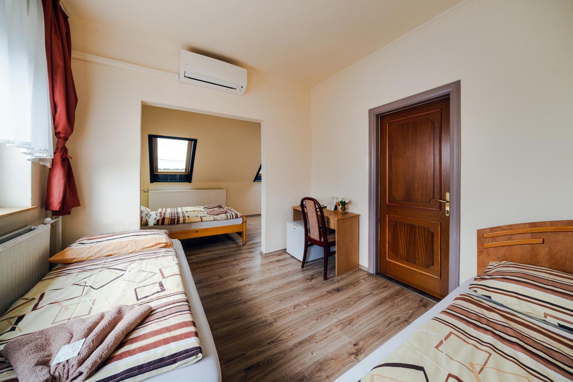 Szenti Vendeghaz Bed and Breakfast Γκιόρ Εξωτερικό φωτογραφία