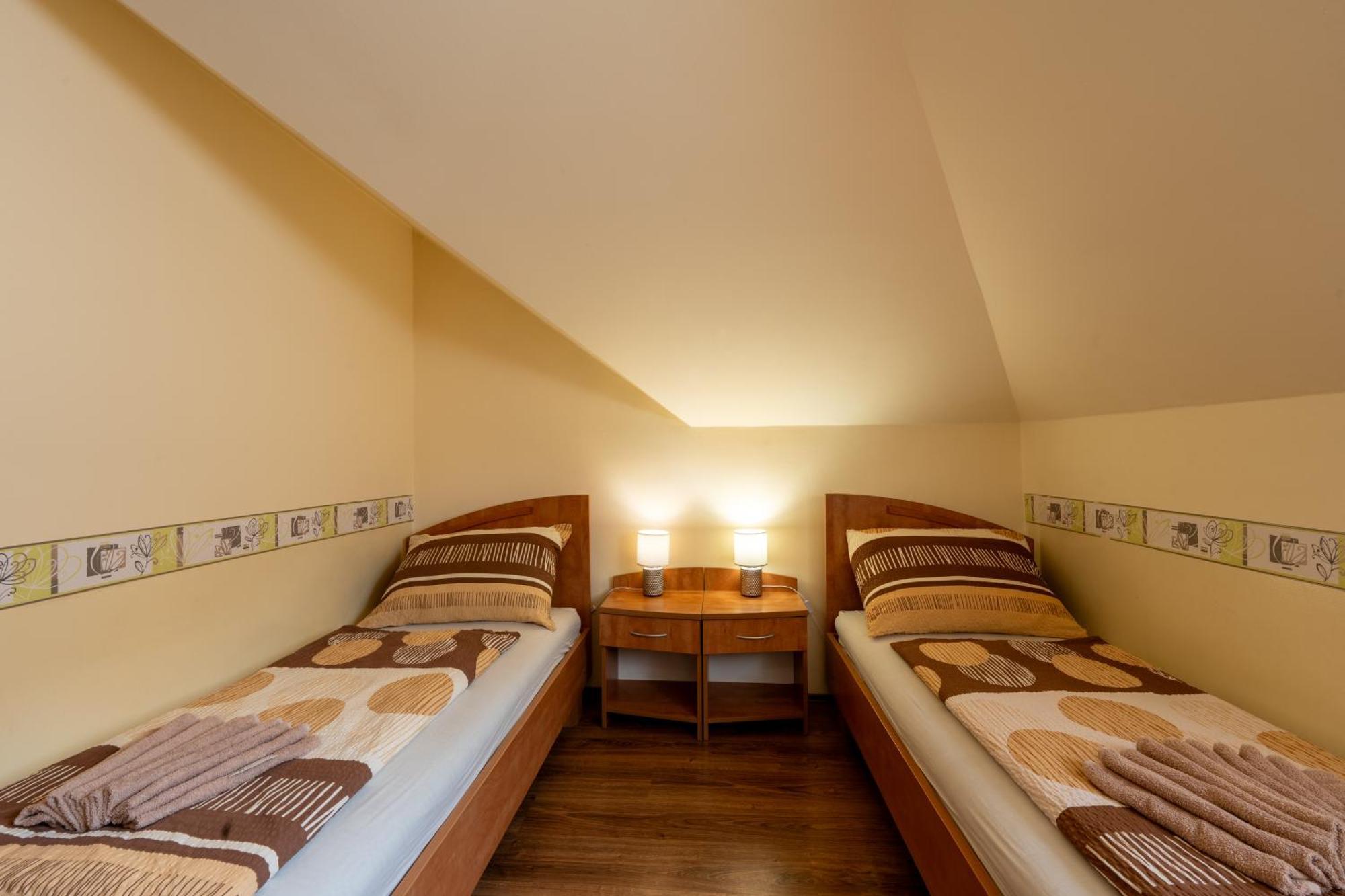 Szenti Vendeghaz Bed and Breakfast Γκιόρ Εξωτερικό φωτογραφία