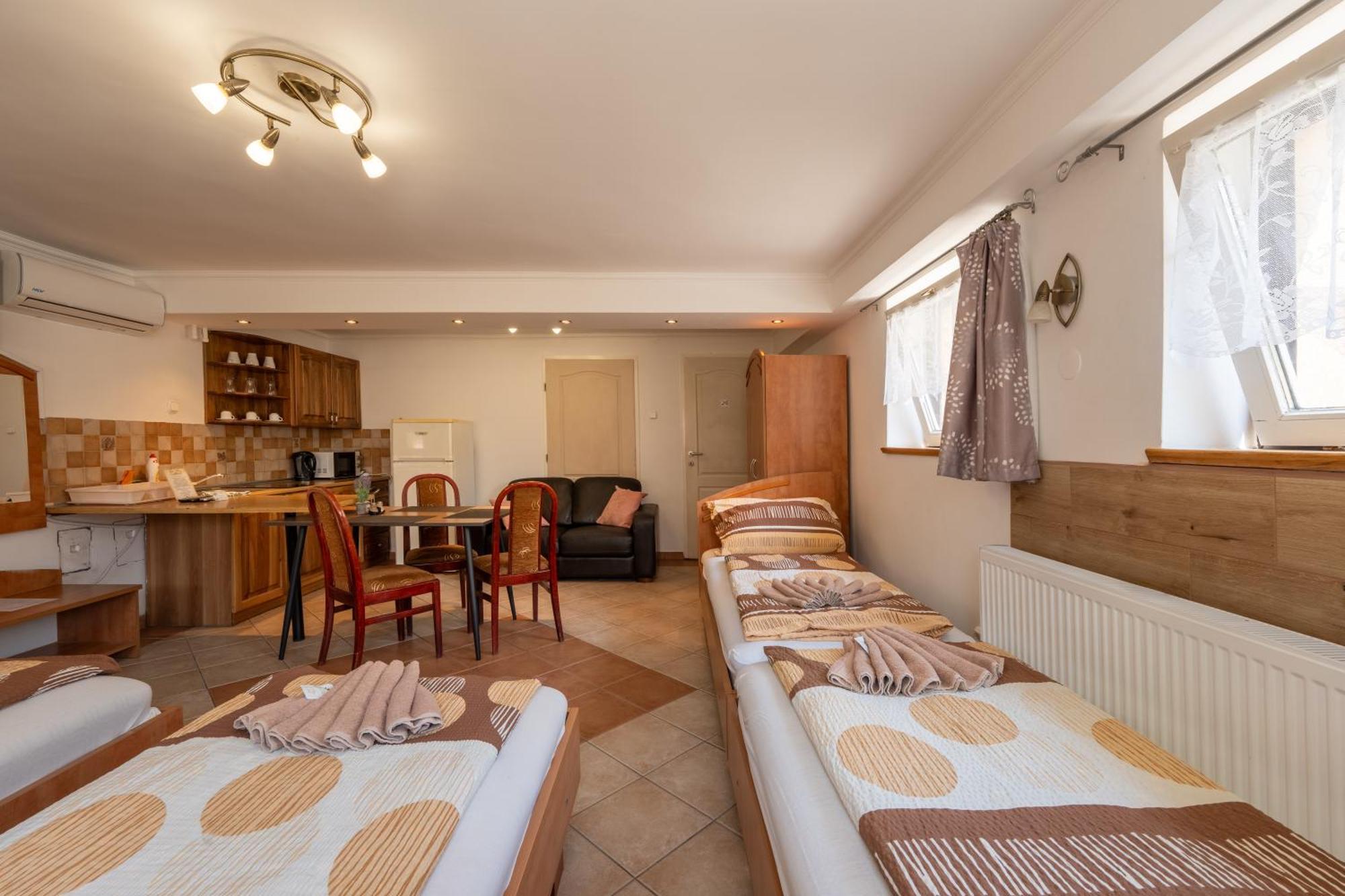 Szenti Vendeghaz Bed and Breakfast Γκιόρ Εξωτερικό φωτογραφία