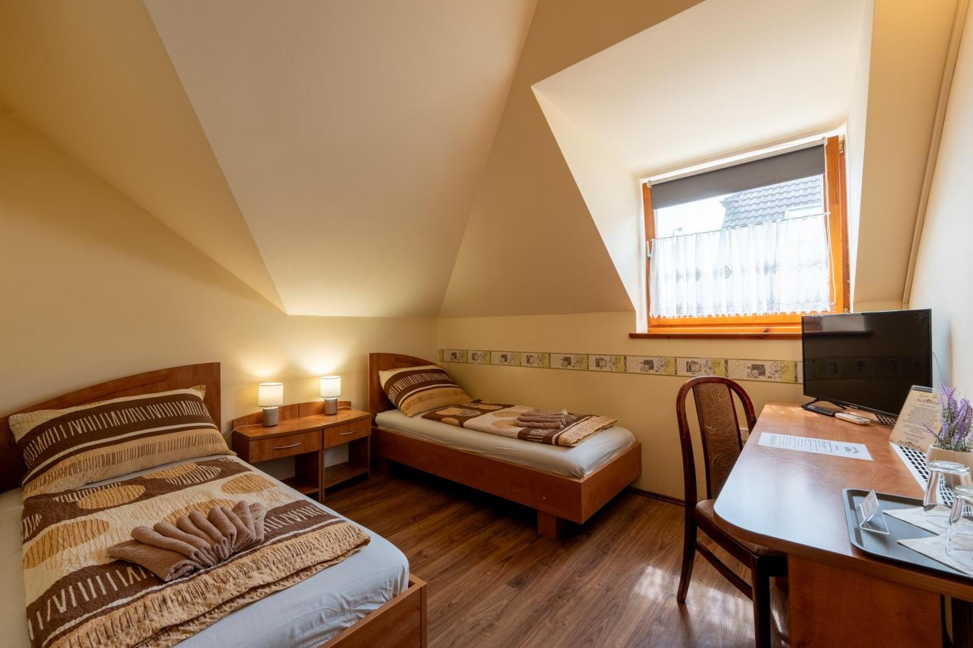 Szenti Vendeghaz Bed and Breakfast Γκιόρ Εξωτερικό φωτογραφία