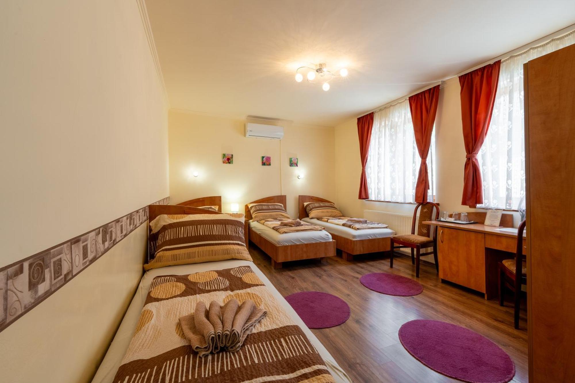 Szenti Vendeghaz Bed and Breakfast Γκιόρ Εξωτερικό φωτογραφία