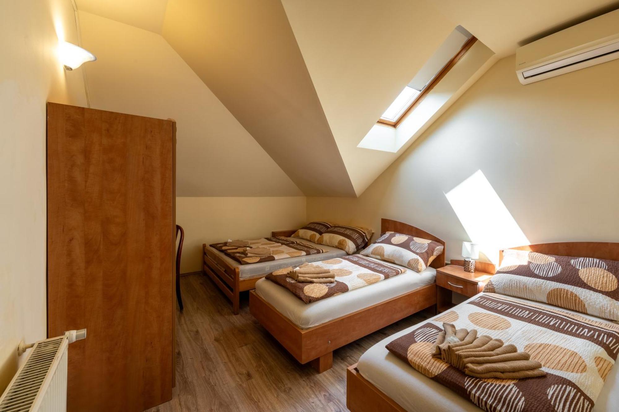 Szenti Vendeghaz Bed and Breakfast Γκιόρ Εξωτερικό φωτογραφία