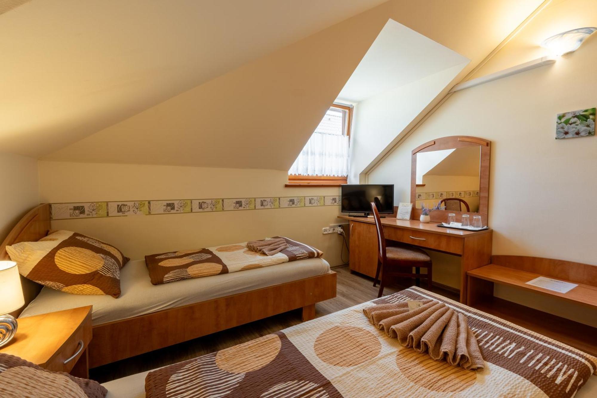 Szenti Vendeghaz Bed and Breakfast Γκιόρ Εξωτερικό φωτογραφία