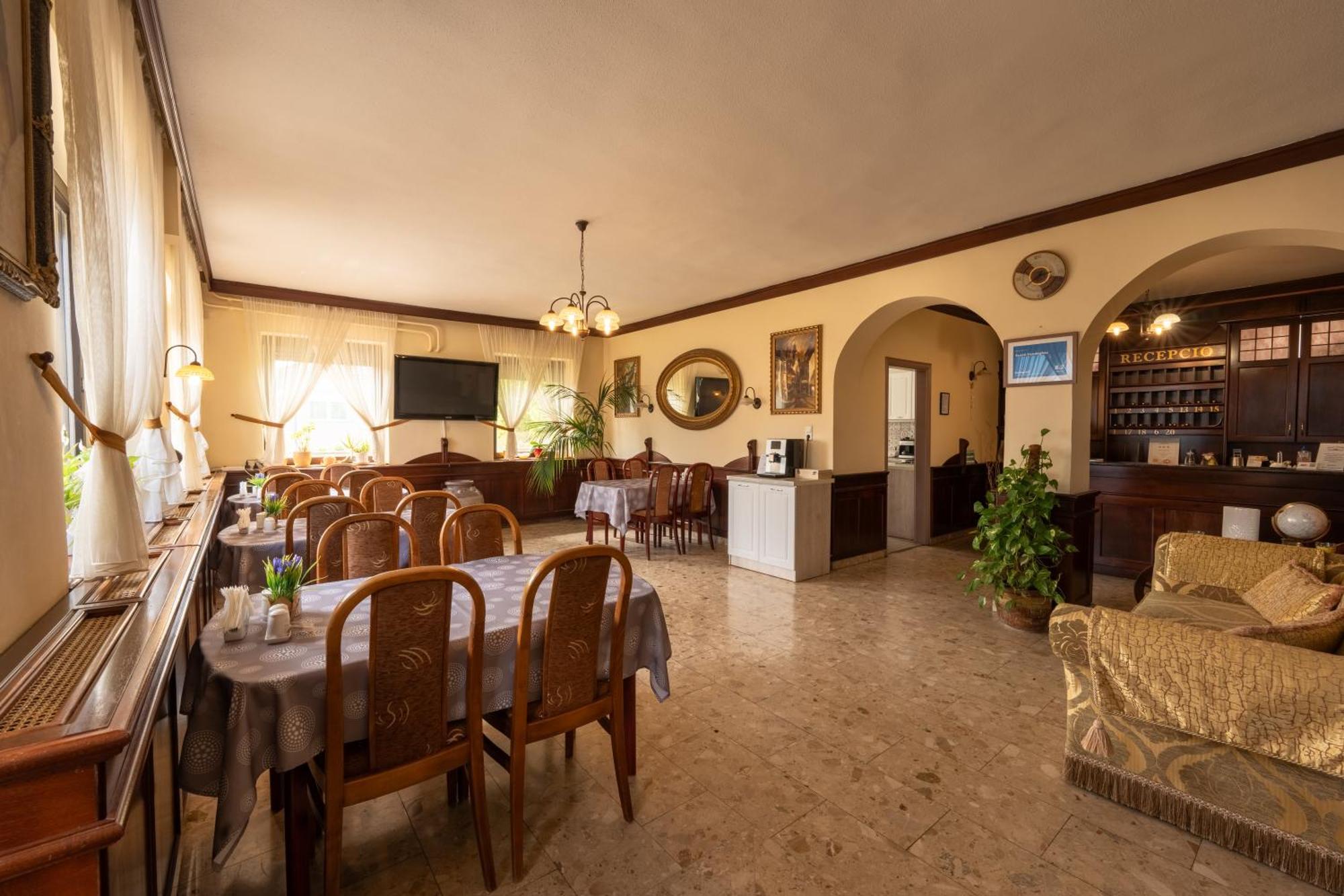 Szenti Vendeghaz Bed and Breakfast Γκιόρ Εξωτερικό φωτογραφία