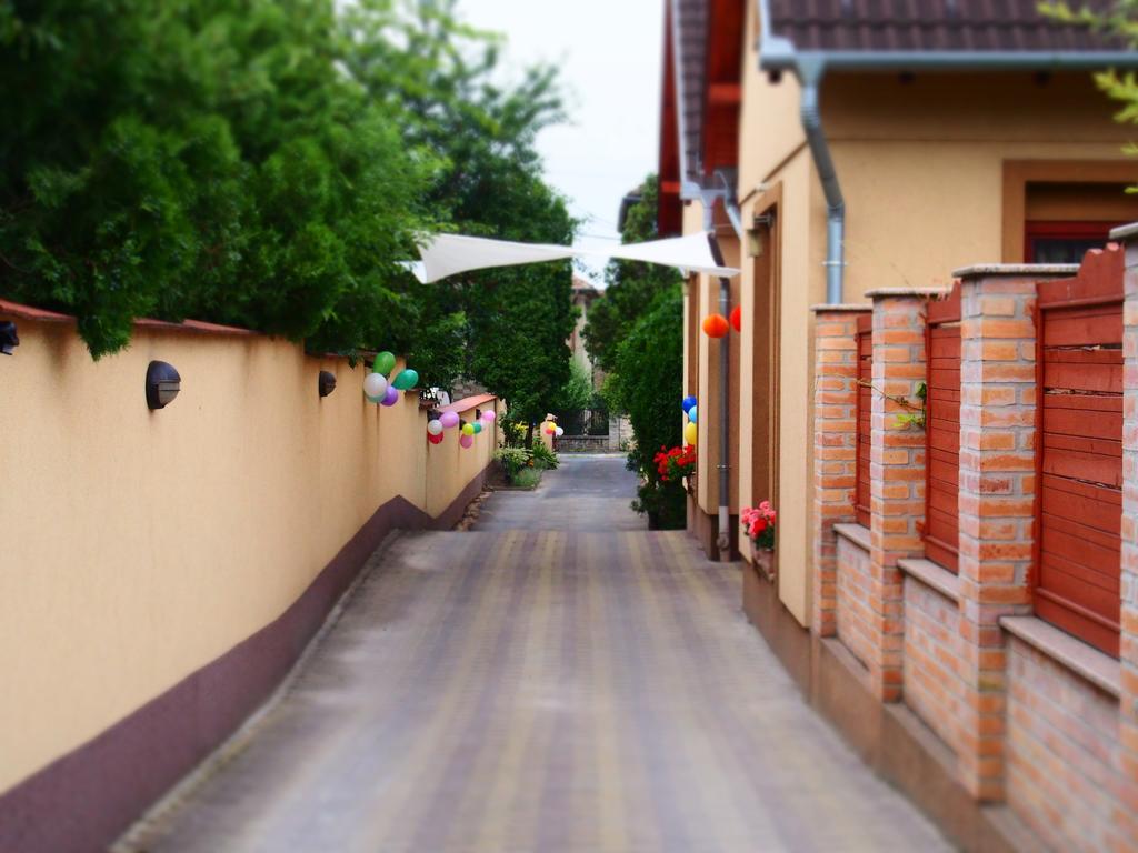 Szenti Vendeghaz Bed and Breakfast Γκιόρ Εξωτερικό φωτογραφία
